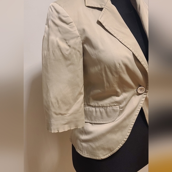 KOR@KOR Ecru satin cropped fitted blazer - Picture 4 of 13